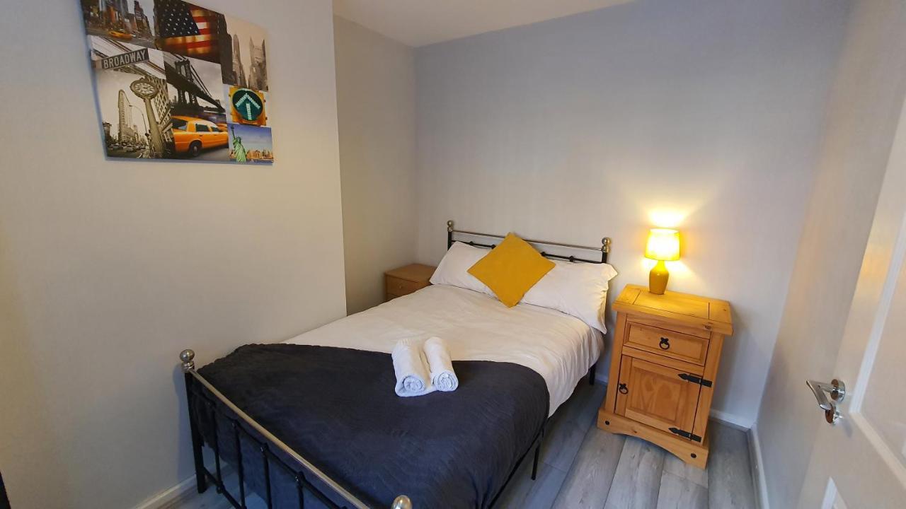 Contractors, City Centre, Parking, 3 Double Rooms, Netflix, Cosy! Coventry Exterior photo